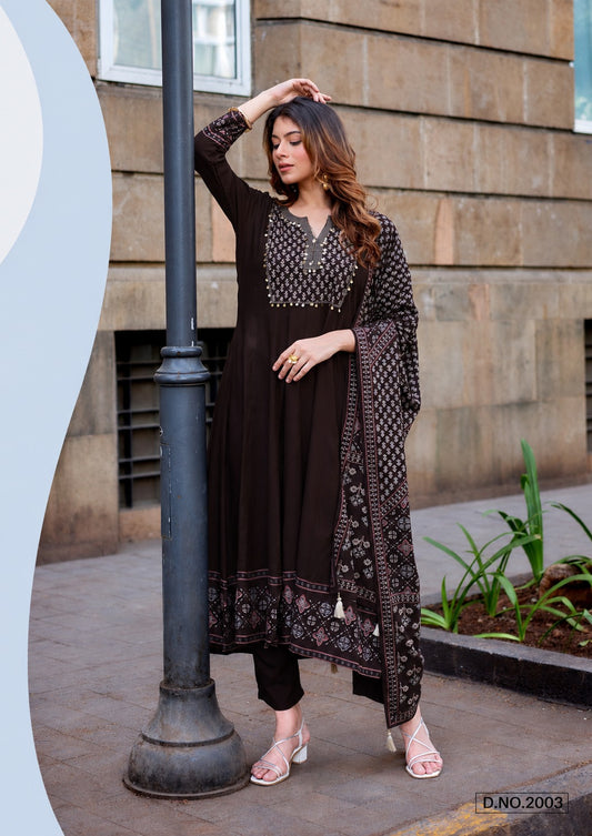 🌸 VASTRAL – Premium Rayon Printed Suit Set 🌸
